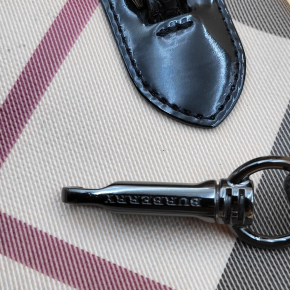 Burberry Supernova Check Coated Canvas Patent Leather Nickie Tote..Auth.. W/COA - Picture 15 of 16